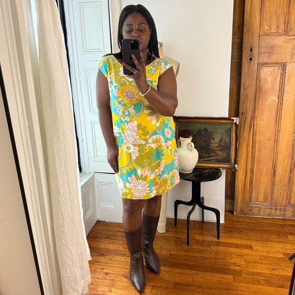 70s Floral Patterned jumpsuit Dress with shorts - Picture 4 of 15